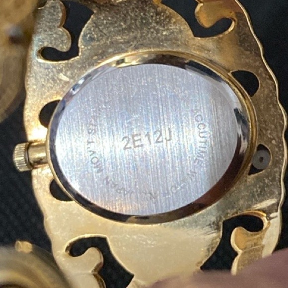 Vintage Accutime 2E12J Quartz Wrist Watch With Rhinestones shaped as a bangle - Picture 6 of 9